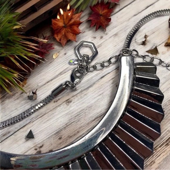 Silver Statement Necklace with Geometric Pendant - Picture 5 of 7